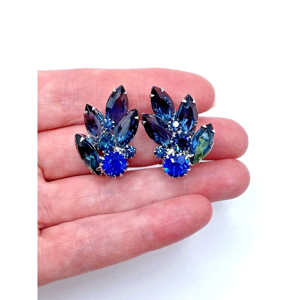 Vintage Weiss Shades of Blue Rhinestone Clip On Earrings Silver Tone Estate Glam - Picture 1 of 9
